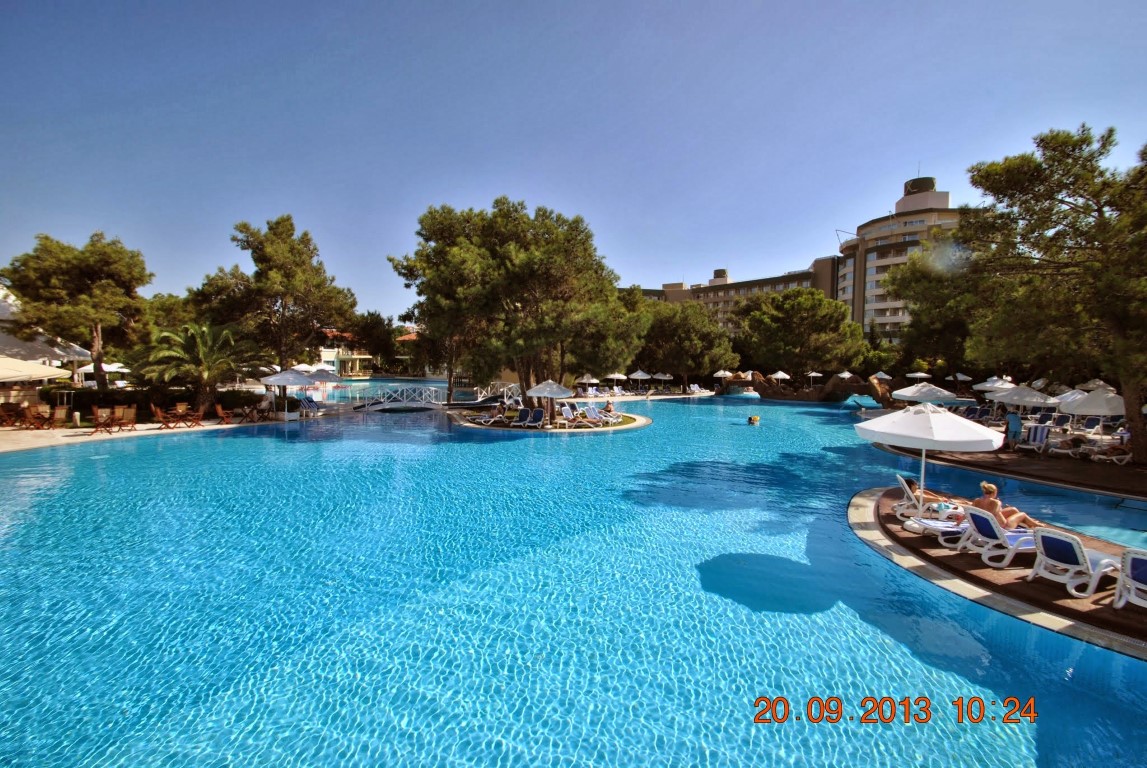 imagini hotel TITANIC LARA